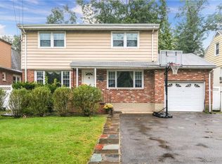 2232 Boston Post Rd, Larchmont, NY 10538