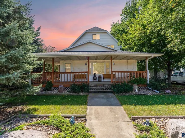 313 E Maple St, Harrisburg, SD 57032