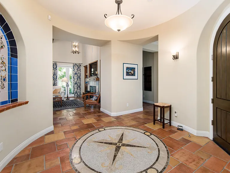 8124 City Lights Way — Photo 2
