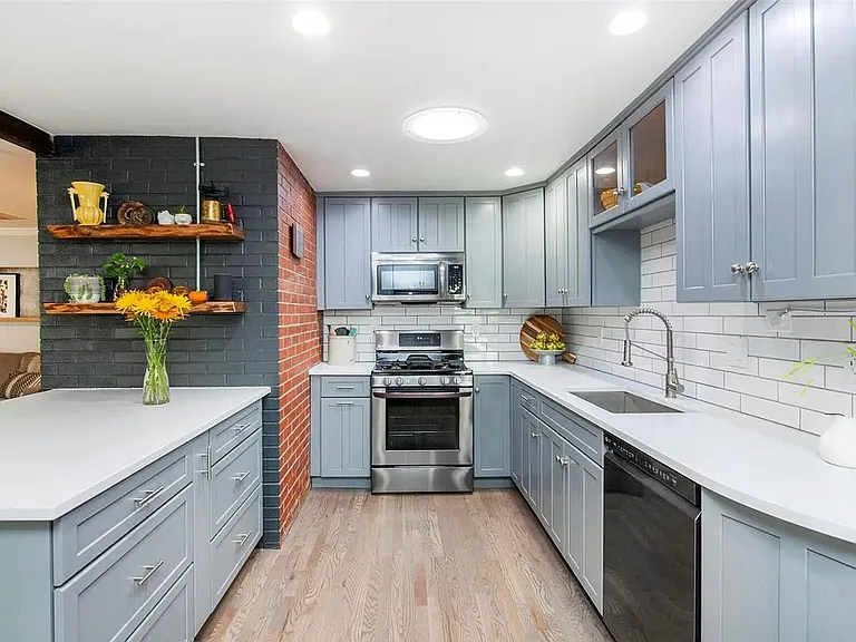 7201 W Ellsworth Ave — Photo 2