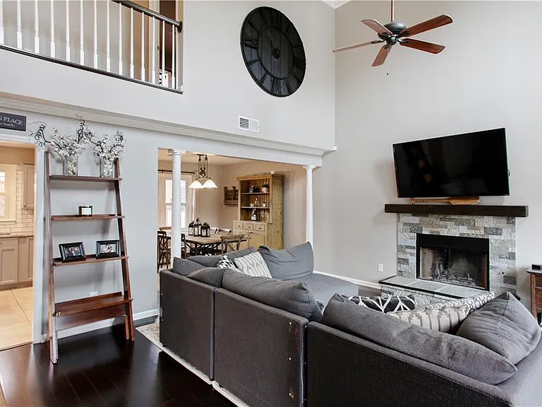 1825 Hickory Creek Ct NW — Photo 2
