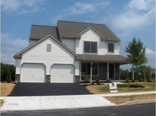 336 Goldfinch Ln, Hummelstown, PA 17036