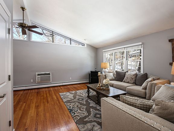 2507%20ridge%20st%2Cyorktown%20heights%20%20%28%20005%20OF%20%2021%29.JPG