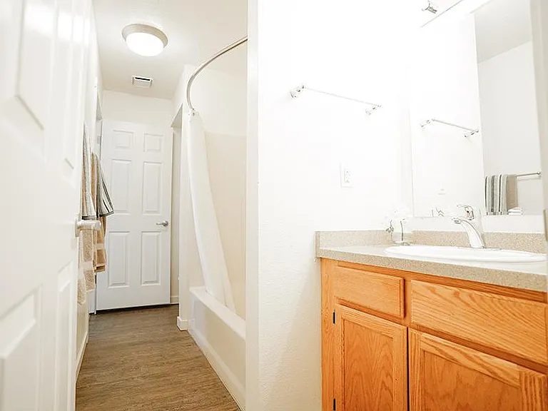 Goldstone Place Apartments — Photo 23