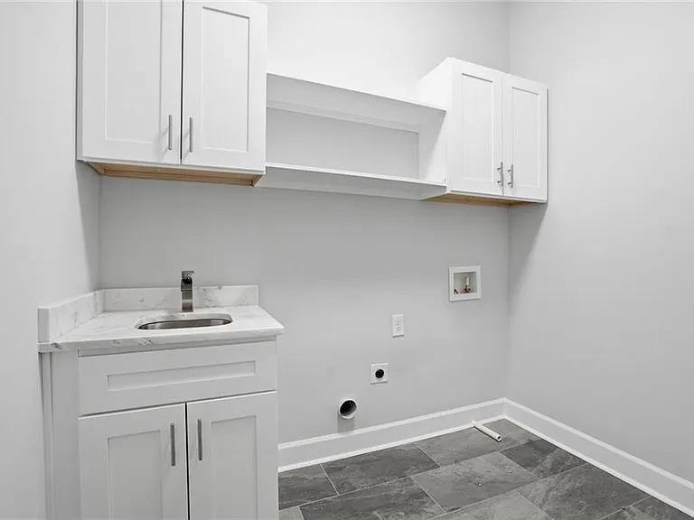 2415 Rugby Ave — Photo 36