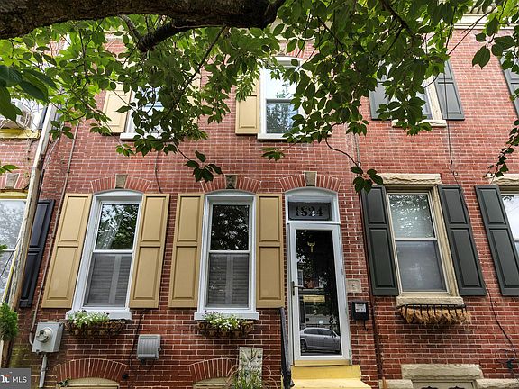 2nd image of 1824 N Lincoln St