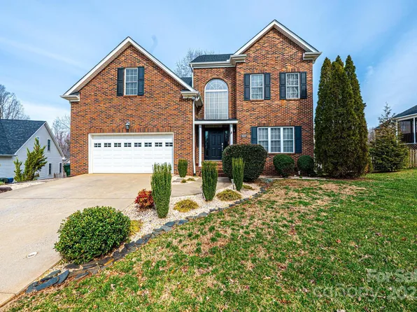 2622 Rolling Ridge Dr, Hickory, NC 28602
