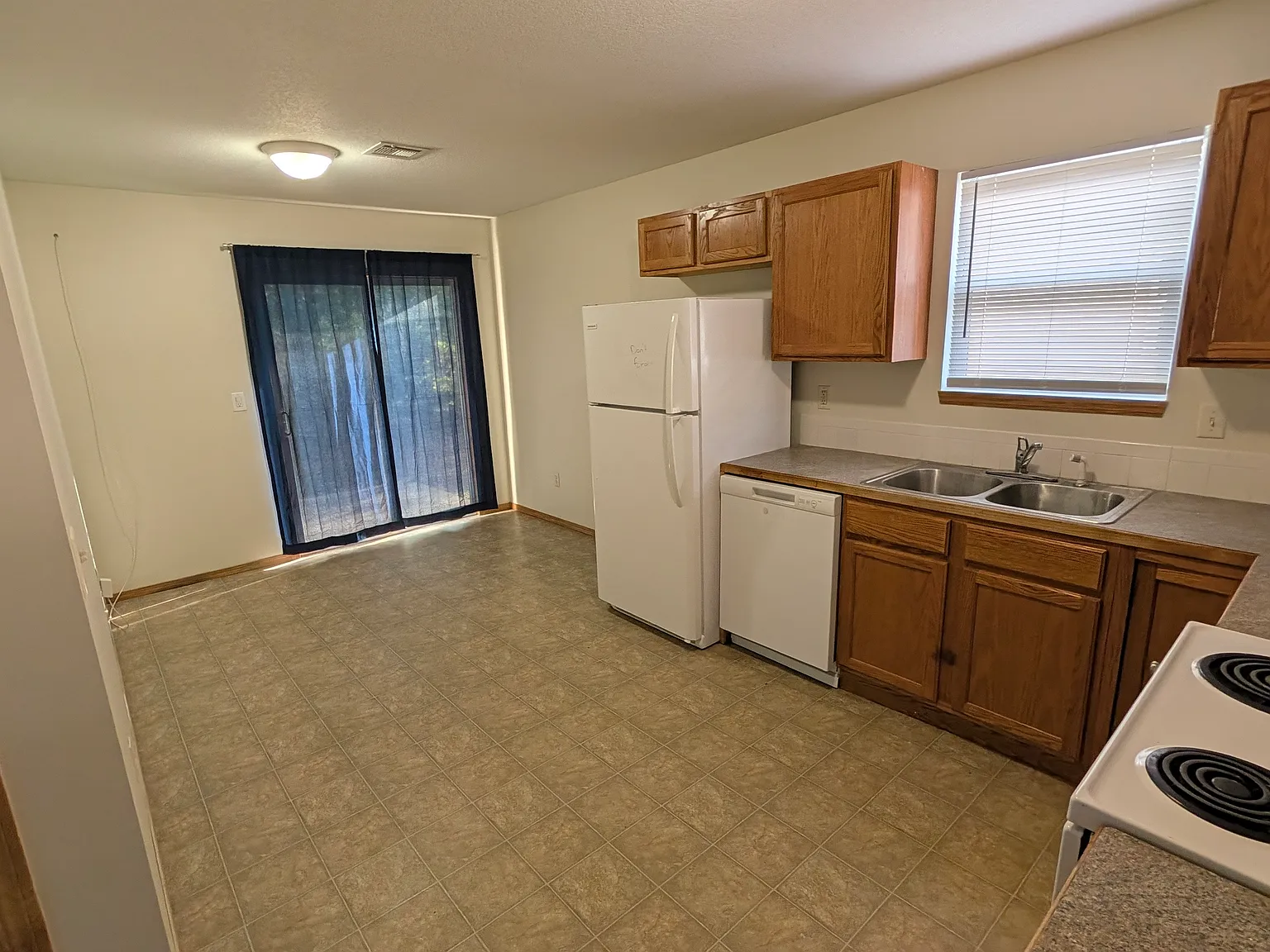 2 bed, 1000 sqft, $1,095 — Photo 4