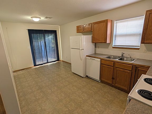 4th image of 2821 W 9th St N