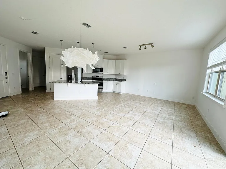 13991 Helsby St — Photo 7