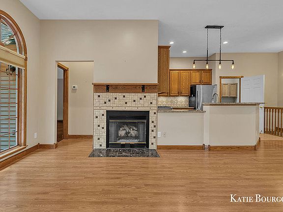 5th image of 5180 Brookestone Dr NE
