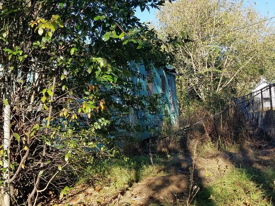 2nd image of 1507 Railroad St