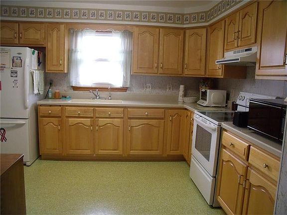 2nd image of 420 Sherman St