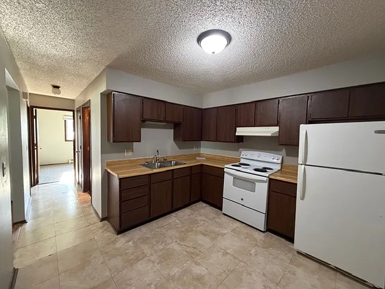 1132 Imperial Cir — Photo 3