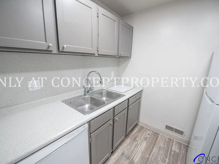 Foothill Terrace — Photo 79