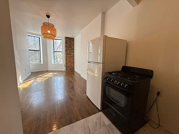 3rd image of 155 Hancock St #3F