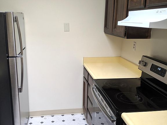 3rd image of 590 Baker St APT 8