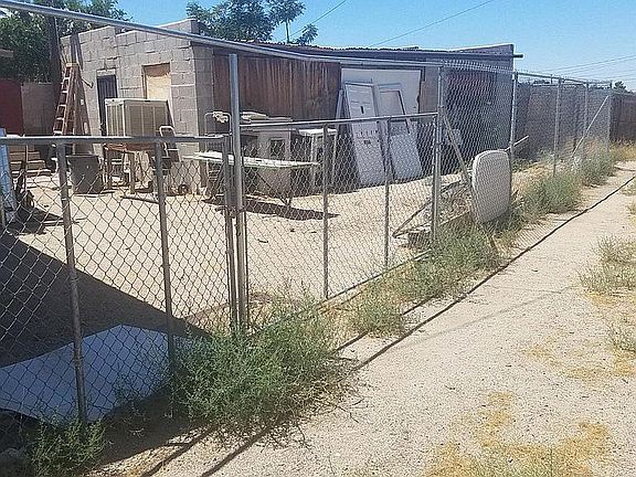 2nd image of 1800 Beaumont Dr