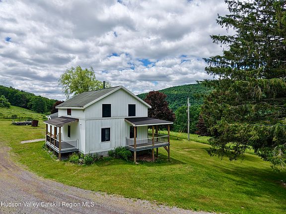 4th image of 240 Dowie Road