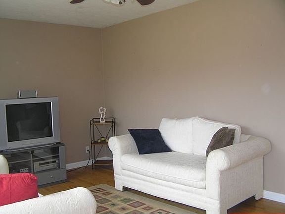 3rd image of 6418 N 63rd St