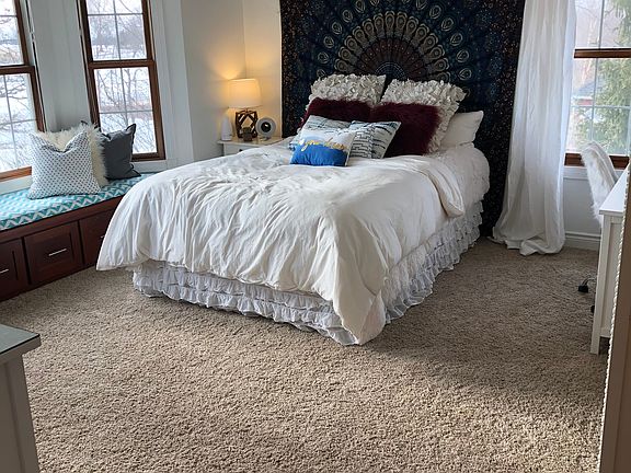 Second upstairs bedroom 