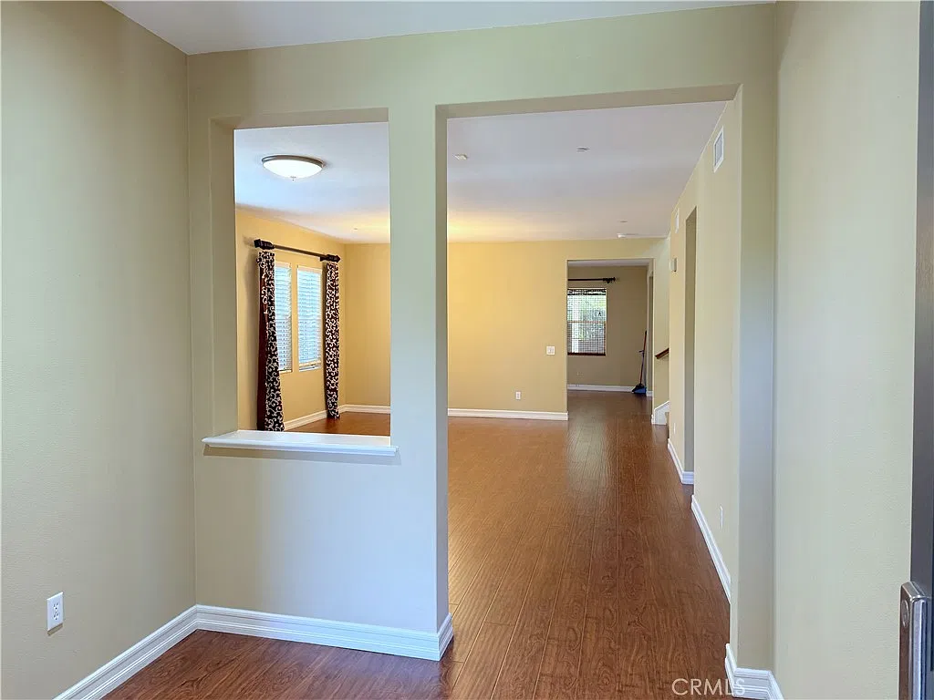 4 bed, 3.5 bath, 2896 sqft, $4,600 — Photo 2