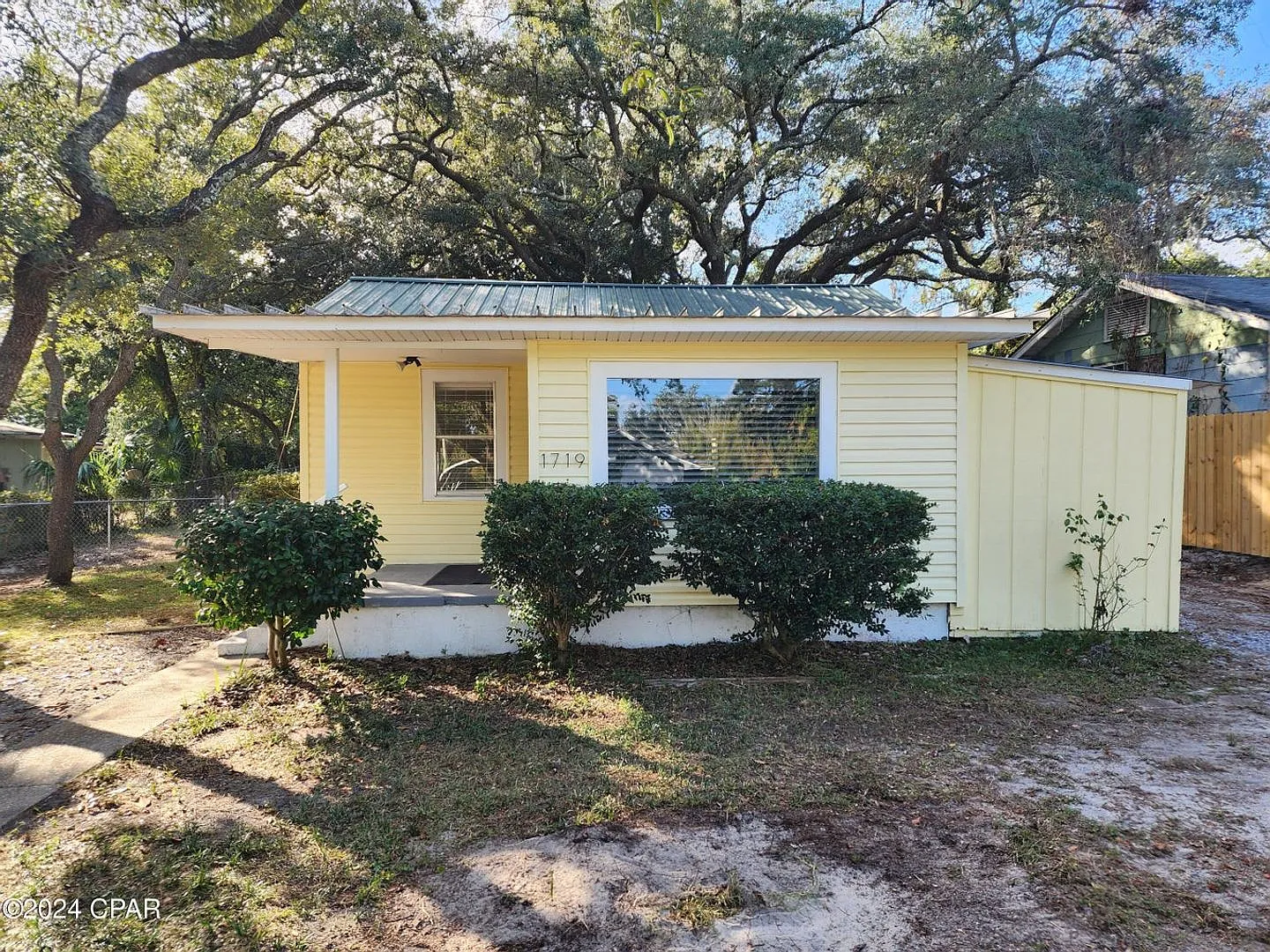 Tiny home vibe on a large private lot!! — Photo 1