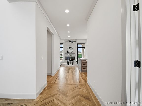 3rd image of 3903 W Ithica Pl