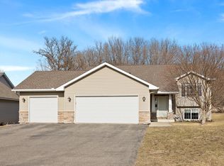 1149 Blackbird Dr SW, Hutchinson, MN 55350