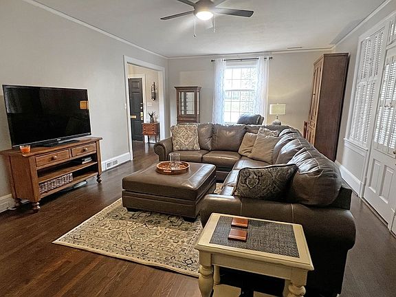 5th image of 186 Hawthorne Dr