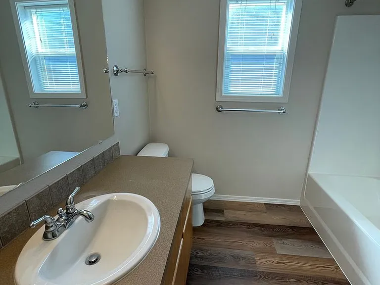 609 S Harborview St — Photo 16