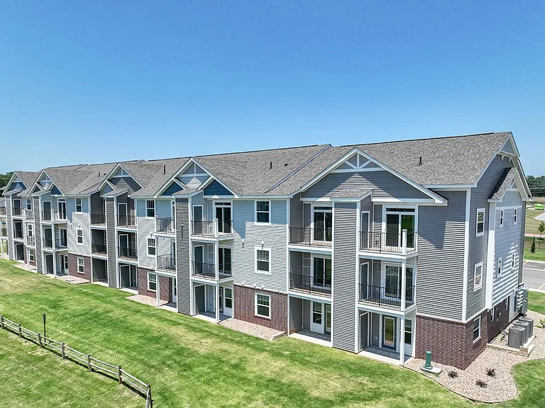 Signature Pointe Apartment Homes — Photo 65