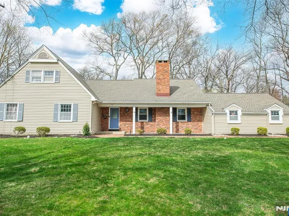 32 Cutler Dr, Morris Plains, NJ 07950