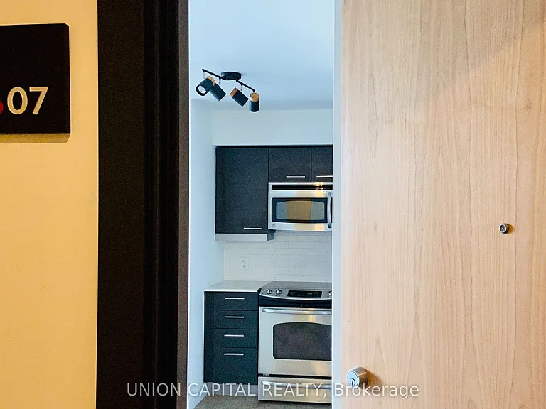 510 King St E #607 — Photo 1