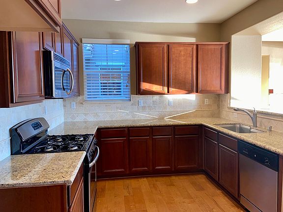 4th image of 2504 Esplanade Cir