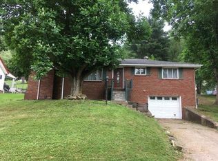 640 7th St, New Martinsville, WV 26155