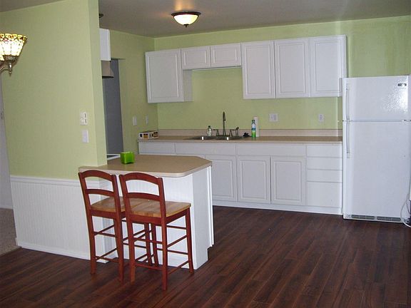 4th image of 819 S 18th Pl