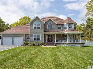 6 Brier Hollow Ct, Manorville, NY 11949