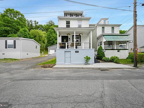 3rd image of 28 Shade St