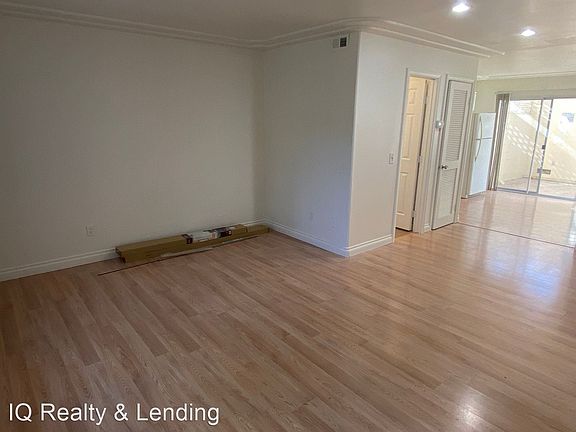5th image of 749 S Mollison Ave Unit 9