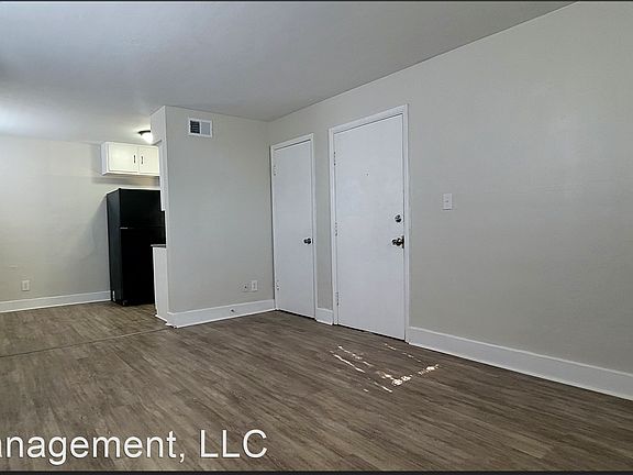 3rd image of 127 Scott Ave APT 1
