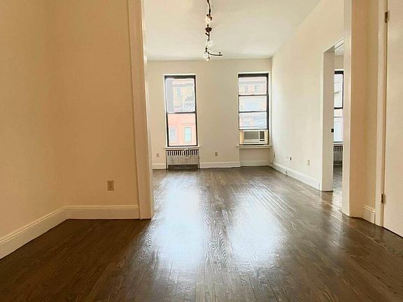 3rd image of 135 W 72nd St #5R