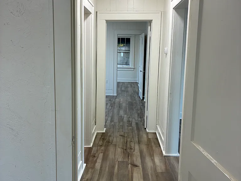 1834 N Market Ave — Photo 15