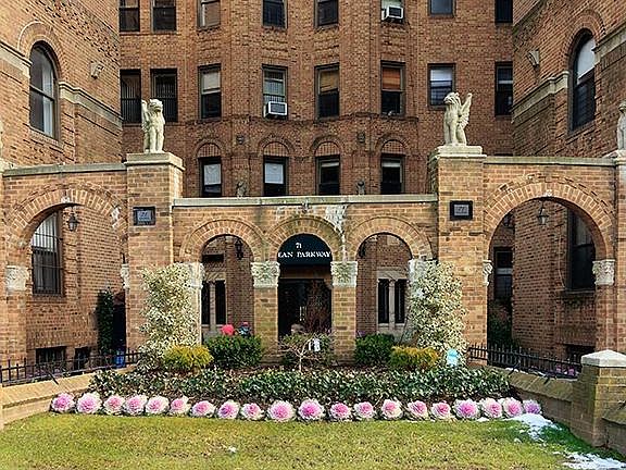 3rd image of 71 Ocean Pkwy APT 3C