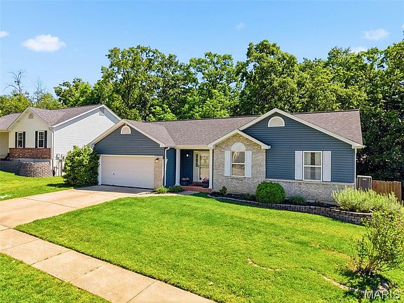 3rd image of 886 Sherwood Forest Ct