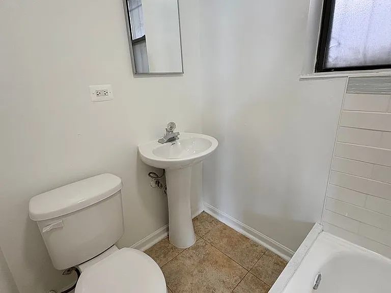 4946 W Adams St — Photo 9