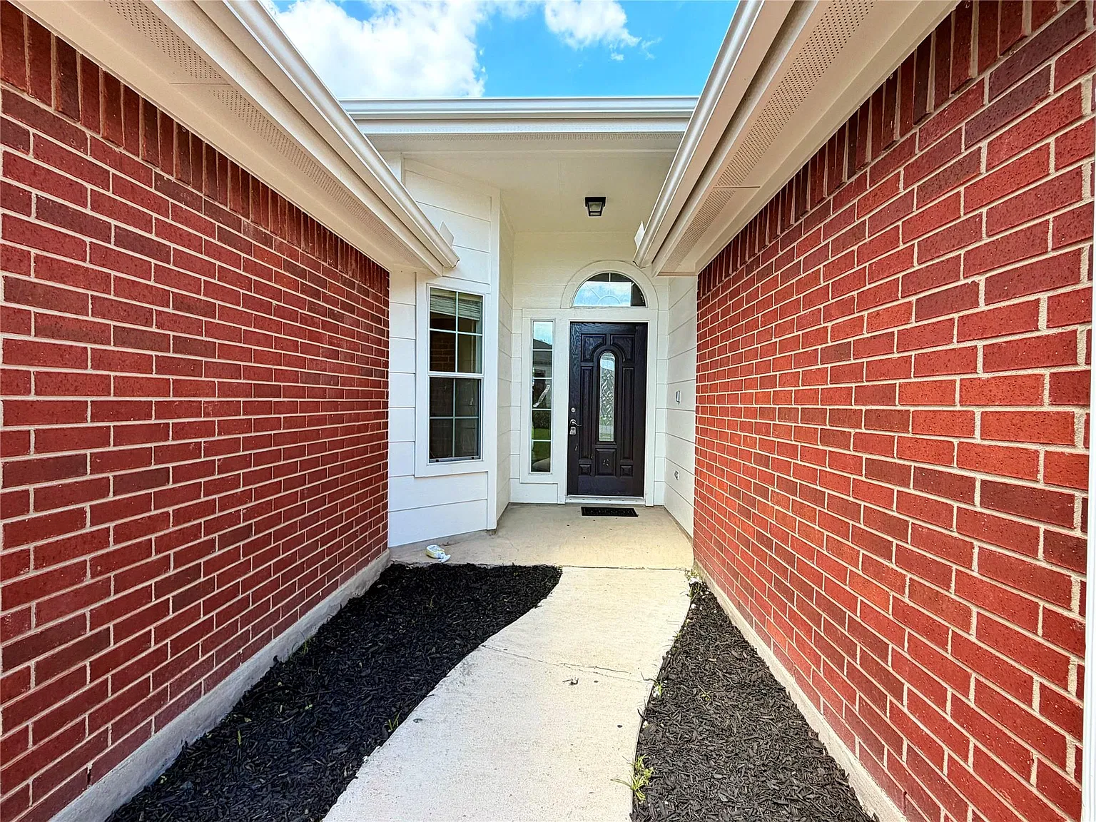 3 bed, 2.0 bath, 1630 sqft, $2,000 — Photo 4