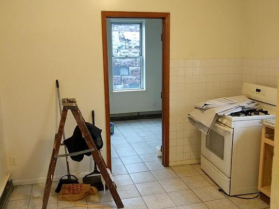 kitchen 2nd pic