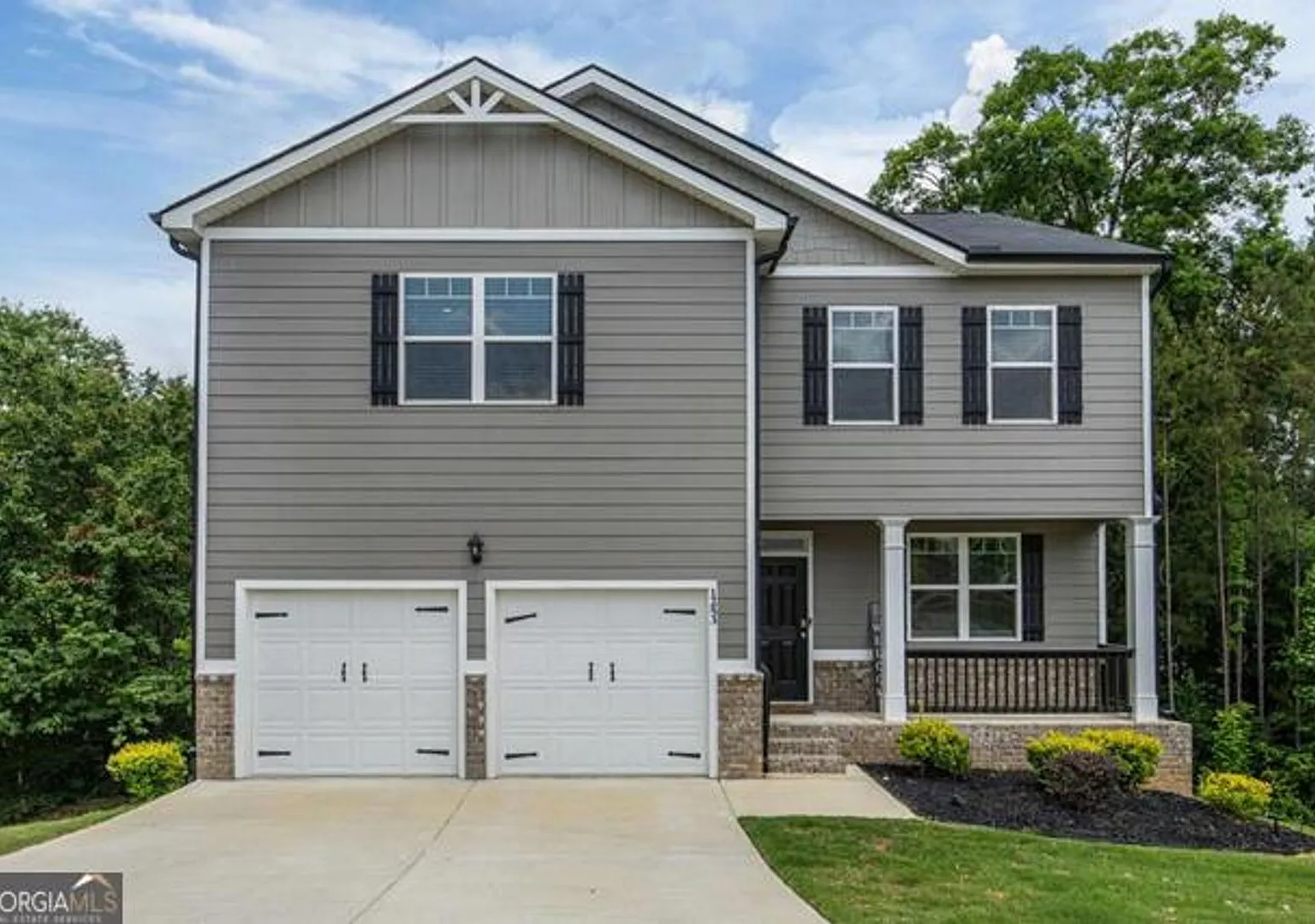 Like-New 4 bedroom 2.5 bathroom home with Custom Touches, open floor plan AND a Cul-de-sac lot! M... — Photo 1