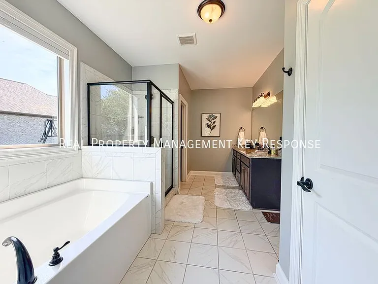 140 Houghland St — Photo 9